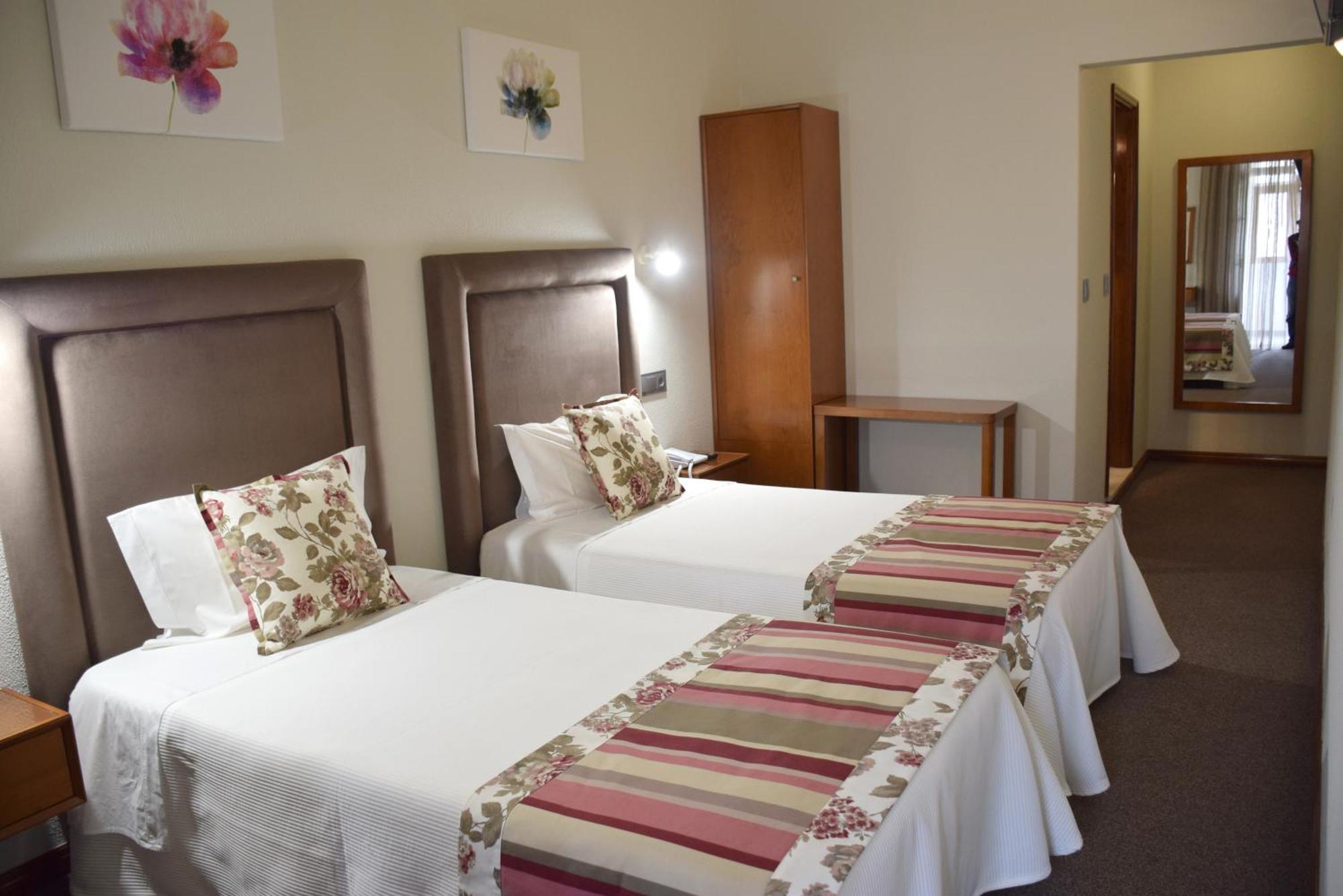 Lusitana Hotel Porto Værelse billede